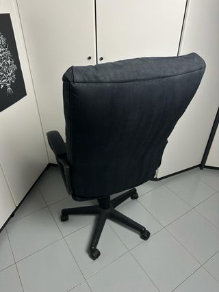 Sedia ufficio con rotelle in tessuto nero