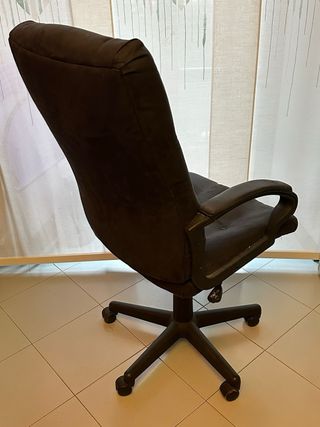 Sedia ufficio con rotelle in tessuto nero