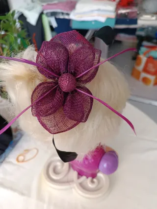 2 tocados para el pelo  morado y rojo y negro