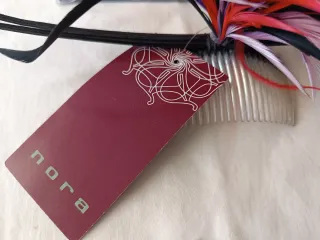 2 tocados para el pelo  morado y rojo y negro