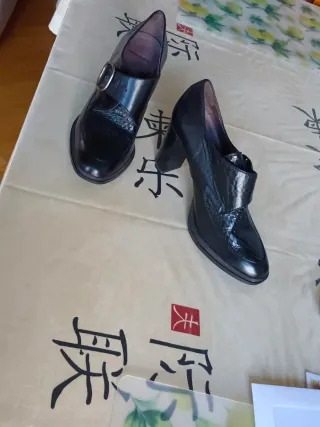 Zapatos Wonders tacón grueso mujer negros