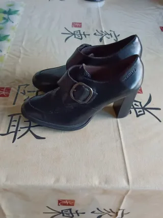 Zapatos Wonders tacón grueso mujer negros