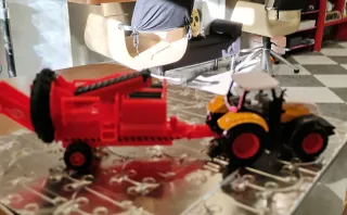 Tractor miniatura con remolque