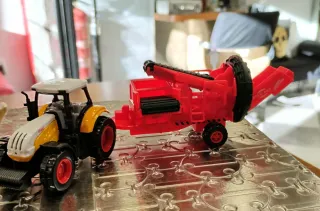 Tractor miniatura con remolque