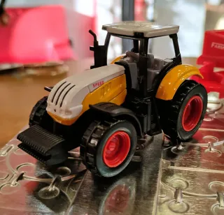 Tractor miniatura con remolque