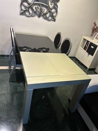 Mesa extensible y 6 sillas a juego