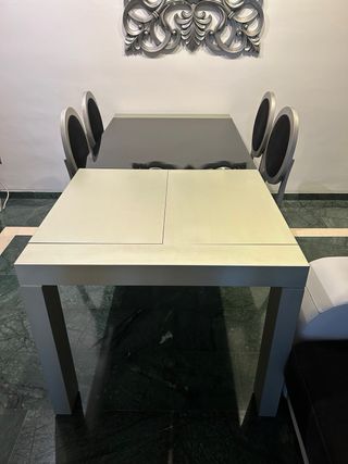 Mesa extensible y 6 sillas a juego