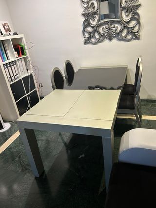 Mesa extensible y 6 sillas a juego