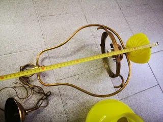 Lámpara colgante retro amarilla y dorada