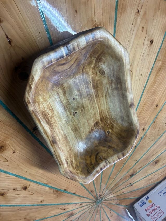 Cuenco de madera rústico verde