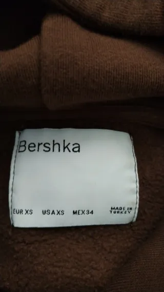 Suéter con capucha marrón