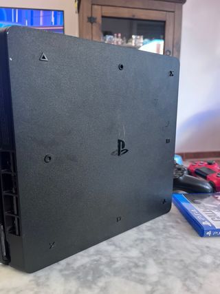 PS4 Slim 500GB + 3Mandos + Call of Duty