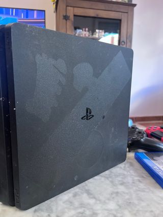 PS4 Slim 500GB + 3Mandos + Call of Duty