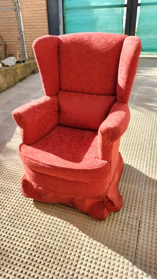 Sofá orejero antiguo rojo