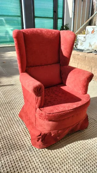 Sofá orejero antiguo rojo