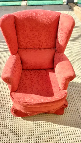 Sofá orejero antiguo rojo