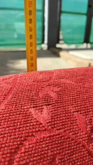 Sofá orejero antiguo rojo