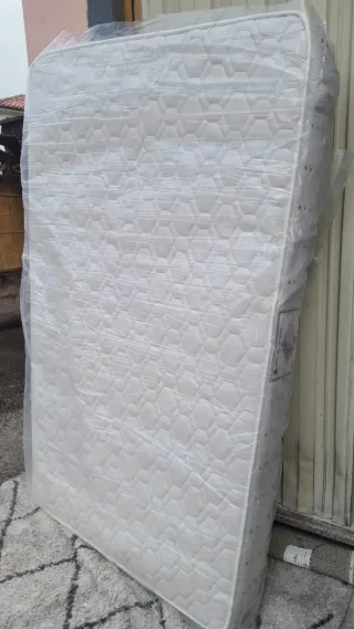 Somier y colchón 1.05m