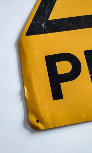 Cartello Pericolo in Lamiera vintage Anni '70