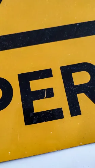 Cartello Pericolo in Lamiera vintage Anni '70