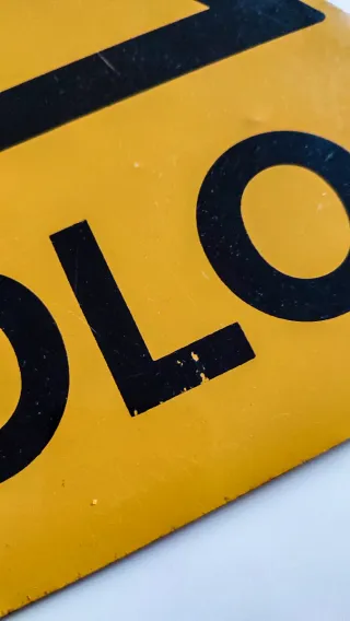 Cartello Pericolo in Lamiera vintage Anni '70