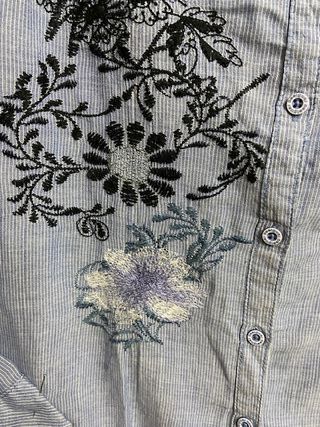 Camisa Desigual entallada bordada