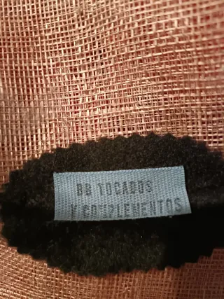 Tocado beige y rosa con flores