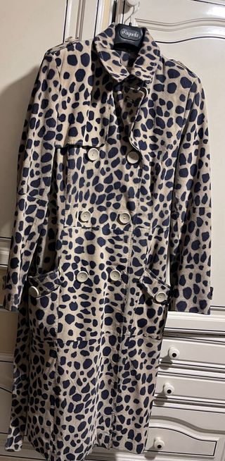 Abrigo estampado print beige y negro