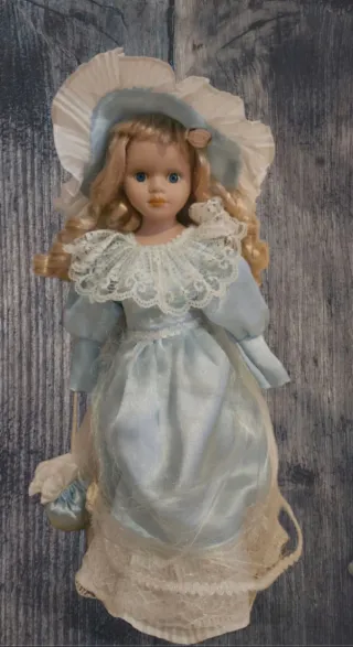 Bambola porcellana vestito azzurro
