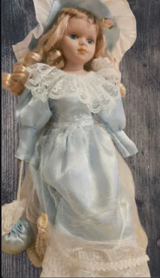 Bambola porcellana vestito azzurro