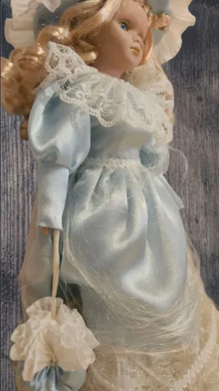 Bambola porcellana vestito azzurro