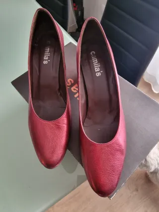 Zapatos de salón Camila's rojos y dorados