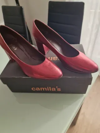Zapatos de salón Camila's rojos y dorados