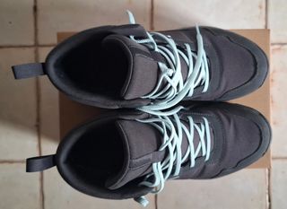 Botas impermeables mujer en gris oscuro.