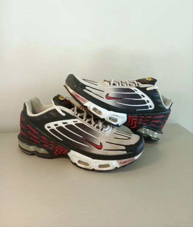 Nike TN Rojas, Blancas y Negras