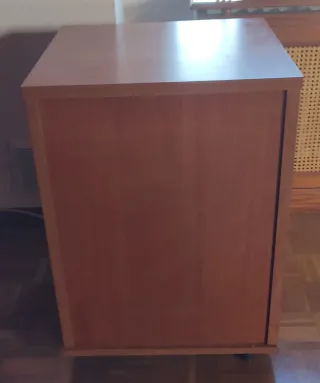 Cajonera con ruedas, de madera