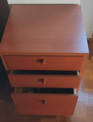 Cajonera con ruedas, de madera