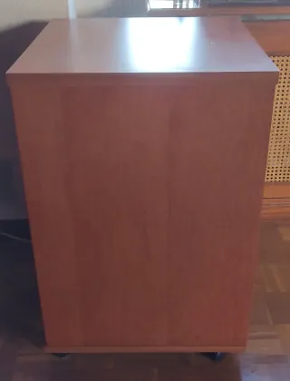 Cajonera con ruedas, de madera