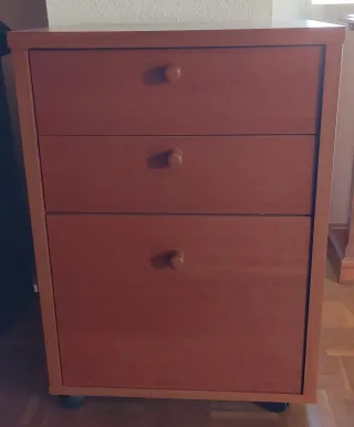 Cajonera con ruedas, de madera
