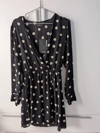 Vestido negro de lunares