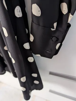Vestido negro de lunares