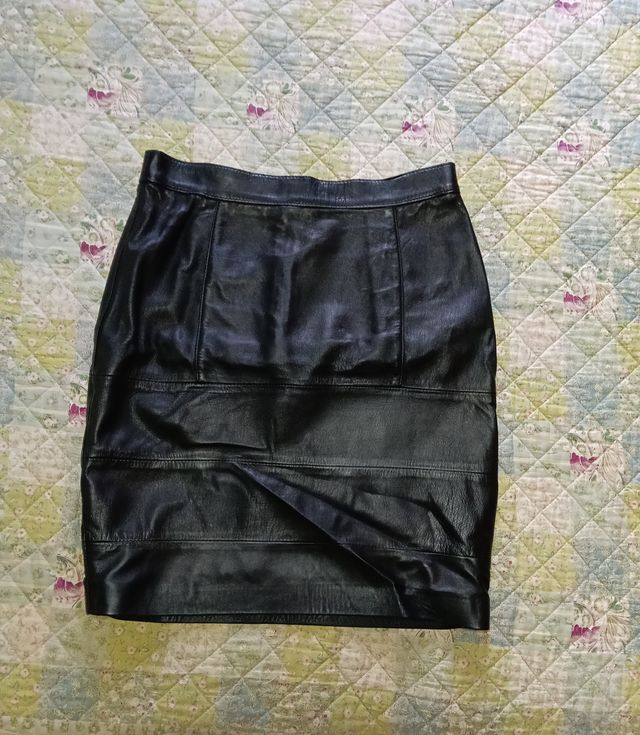 Falda de piel negra talla 44