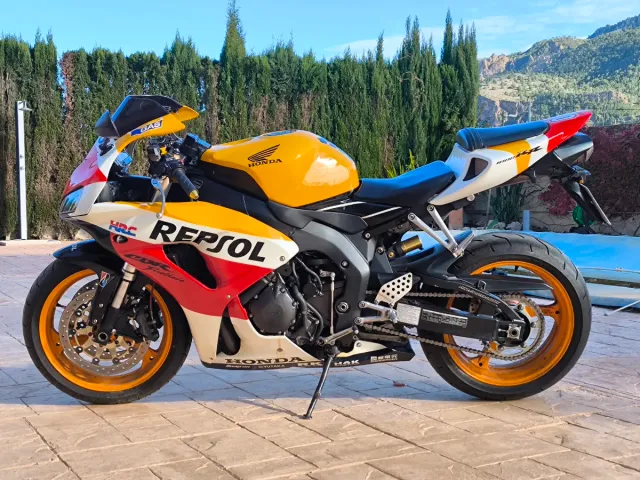 Honda CBR 1000 RR 2006 Repsol