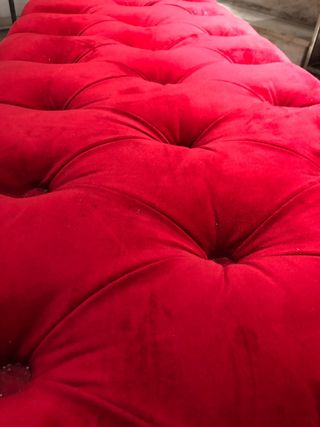 Diván Capitoné terciopelo rojo