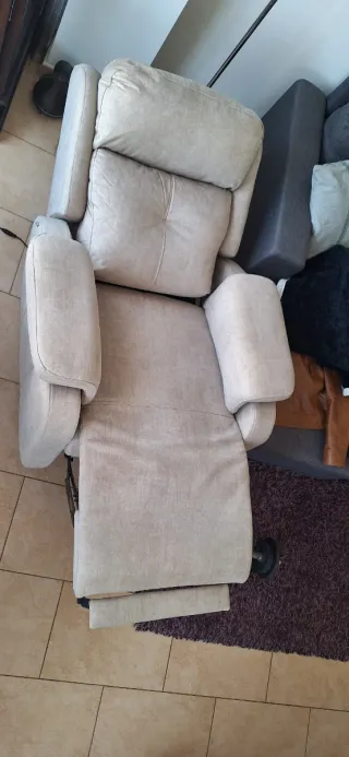 Sillón reclinable eléctrico beige