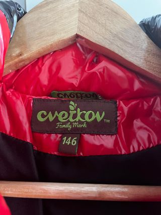 Chaqueta larga roja con capucha