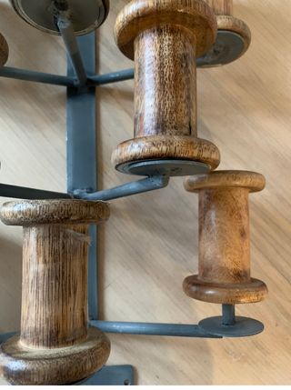 Expositor de carretes de madera