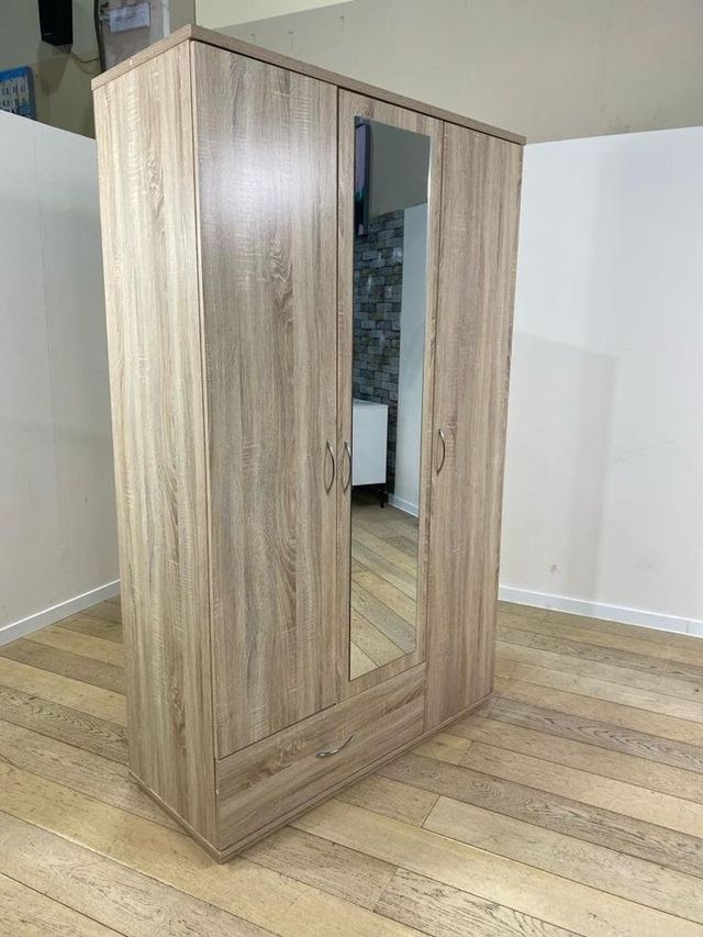 BLACK FRIDAY DE ARMARIO DE 3 PUERTAS CON ESPEJO