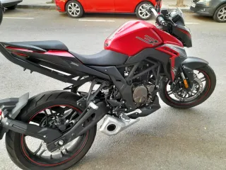 VOGE 300R Roja año 2023