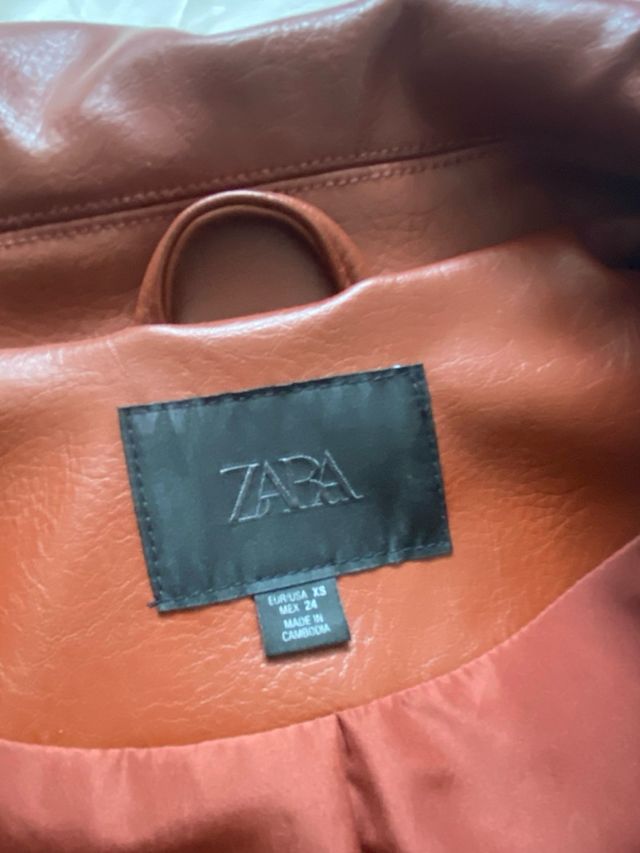 Cazadora bomber polipiel Zara Talla XS